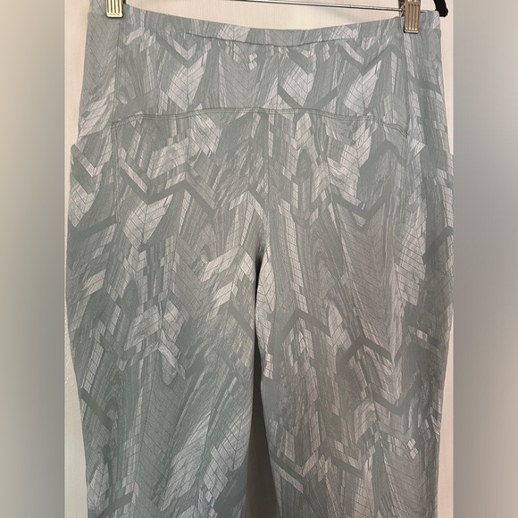 Lululemon HR Leggings - Picture 2 of 14